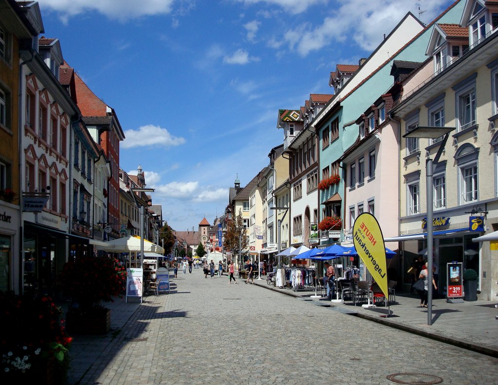 Villingen, Blick in die Obere Strae zum Oberen Tor, Okt.2010