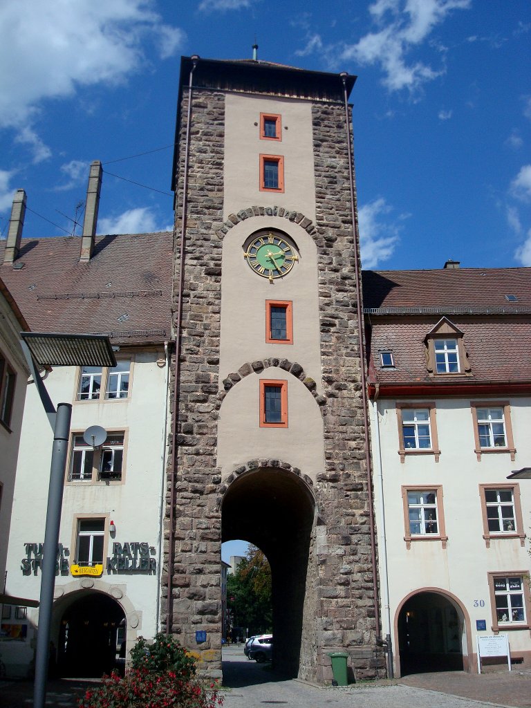 Villingen,
das  Obere Tor , lteste datierbare Bauteile von 1493, Baubeginn aber frher, die Durchgnge links und rechts stammen aus dem 20.Jahrhundert,
Aug.2010