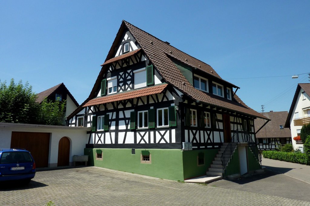 Vrstetten, gepflegtes Fachwerkhaus, Juli 2012