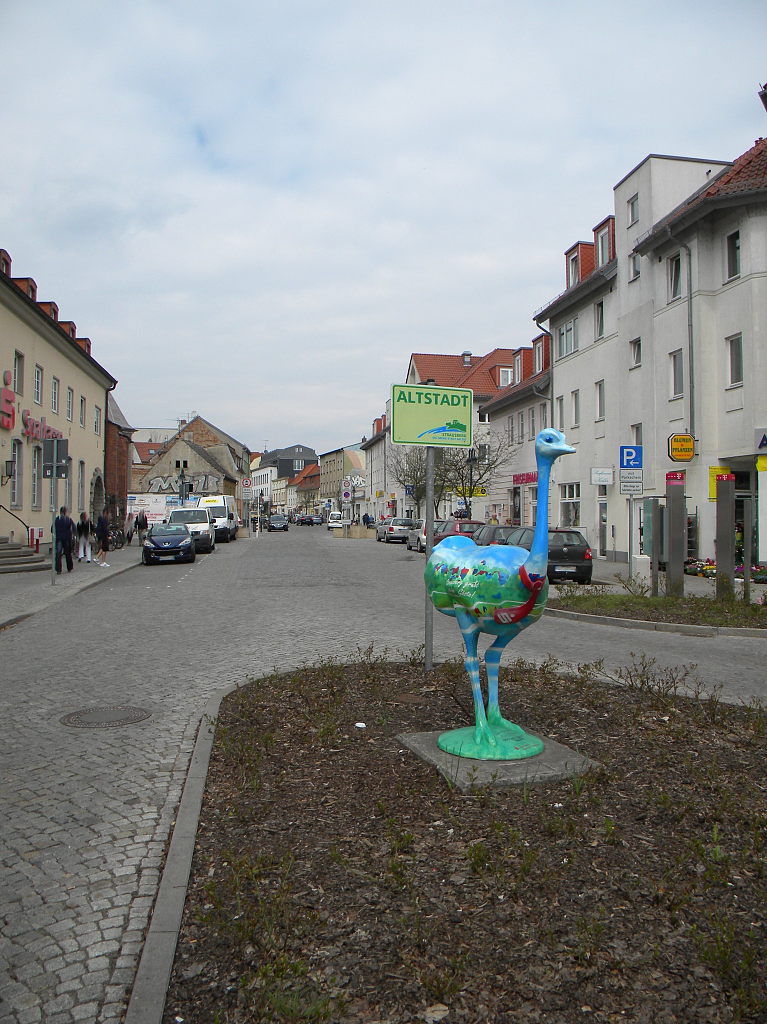 Vogel Strau in Strausberg  - Groe Strae Altstadt 23-04-2013