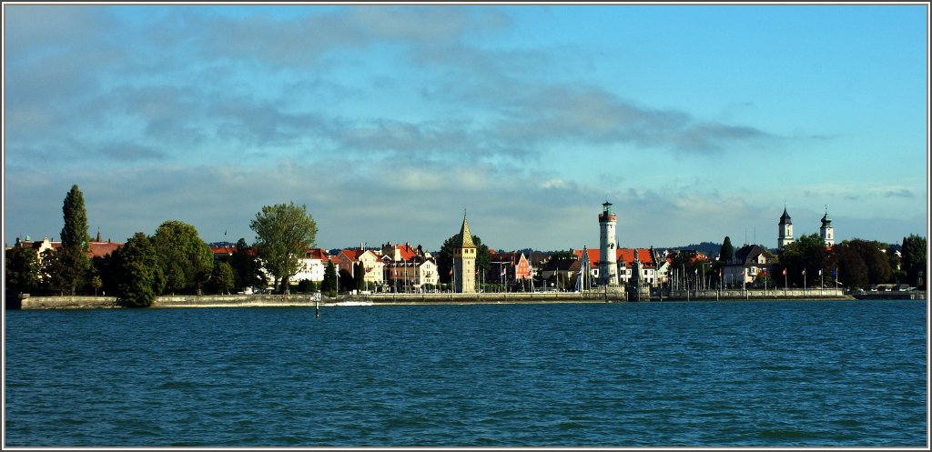 Vom Schiff aus aufgenommen:Die Silhouette von Lindau.
(21.09.2011)