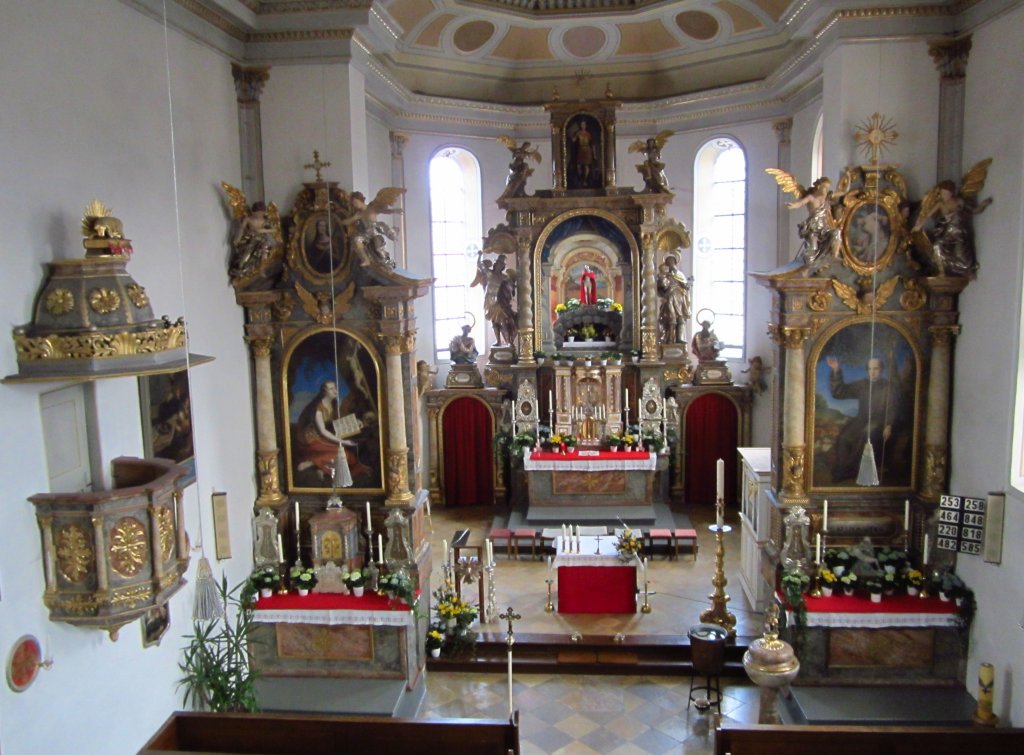 Waakirchen, St. Martin Kirche, im Kern sptgotisch, Ausstattung von 1737 (05.04.2012)