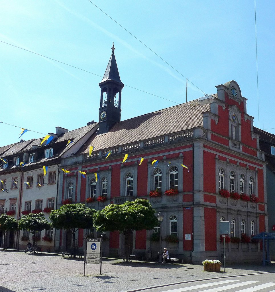 Waldkirch, das Rathaus von 1567, 1871 umgebaut zur heutigen Form, Juli 2012