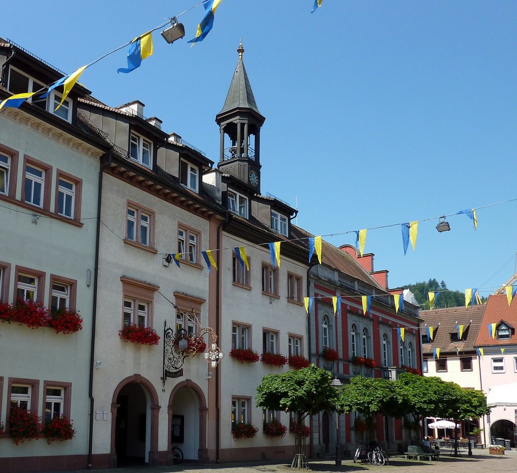 Waldkirch, das Rathaus vom Marktplatz aus gesehen, Juli 2012
