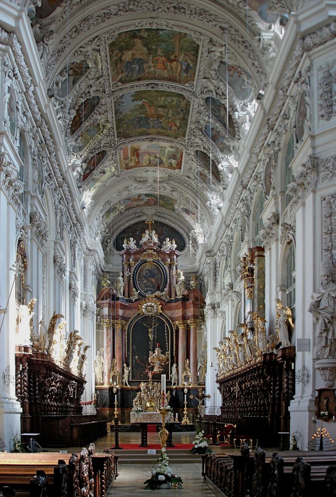 Waldsassen, Blick in den Chorraum der Stiftsbasilika mit dem wertvollen Chorgesthl ,Juni 2010