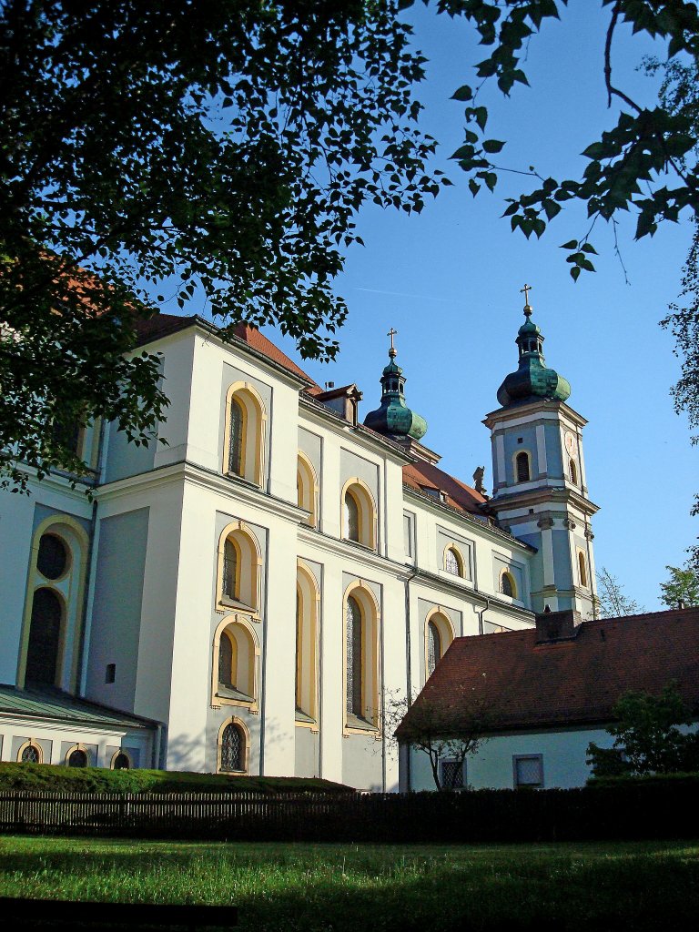 Waldsassen, die Stiftsbasilika, die ehemalige Klosterkirche der Zisterzienser wurde 1689-1704 unter Mitwirkung von Georg Dientzenhofer erbaut, Juni 2010