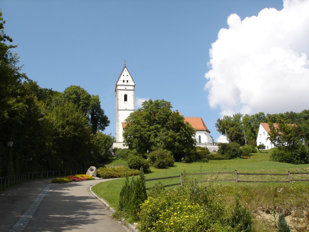 Wallfahrtskirche auf dem 767m hohen Bussen,
dem  Heiligen Berg der Schwaben 
die Kirche stammt aus dem Jahr 1516,
wurde 1960-63 restauriert,
Aug.2008