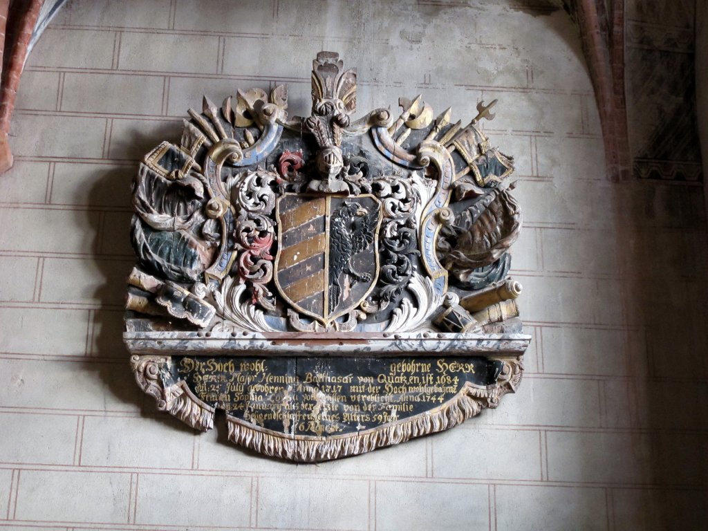 Wappen  Der Hoch wohlgebohrne Herr Herr Major Henning Balthasar von Quaken ...  in der Kirche St. Marien zu Bergen auf Rgen; 06.11.2010

