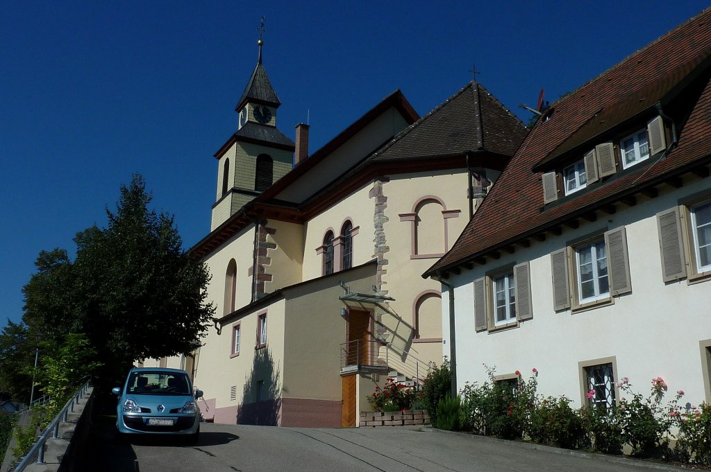 Wasenweiler am Kaiserstuhl, Blick zur katholischen Kirche St.Mariae Himmelfahrt, erbaut 1823 von Ch.Arnold im Weinbrennerstil, Sept.2011