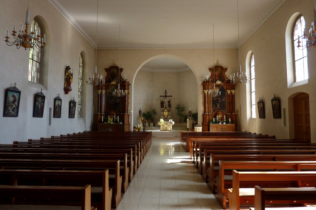 Wasenweiler am Kaiserstuhl, der Innenraum der katholischen Kirche St.Mariae Himmelfahrt, Sept.2011