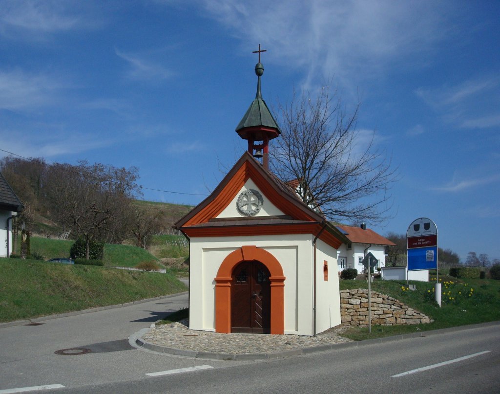 Wasenweiler am Kaiserstuhl, die restaurierte Kriegerkapelle, Mrz 2010 