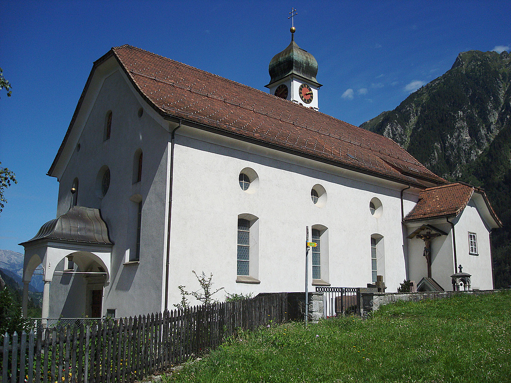 Wassen UR, kath. Pfarrkirche St. Gallus, Aussenaufnahme vom 25. Aug. 2010, 14:11