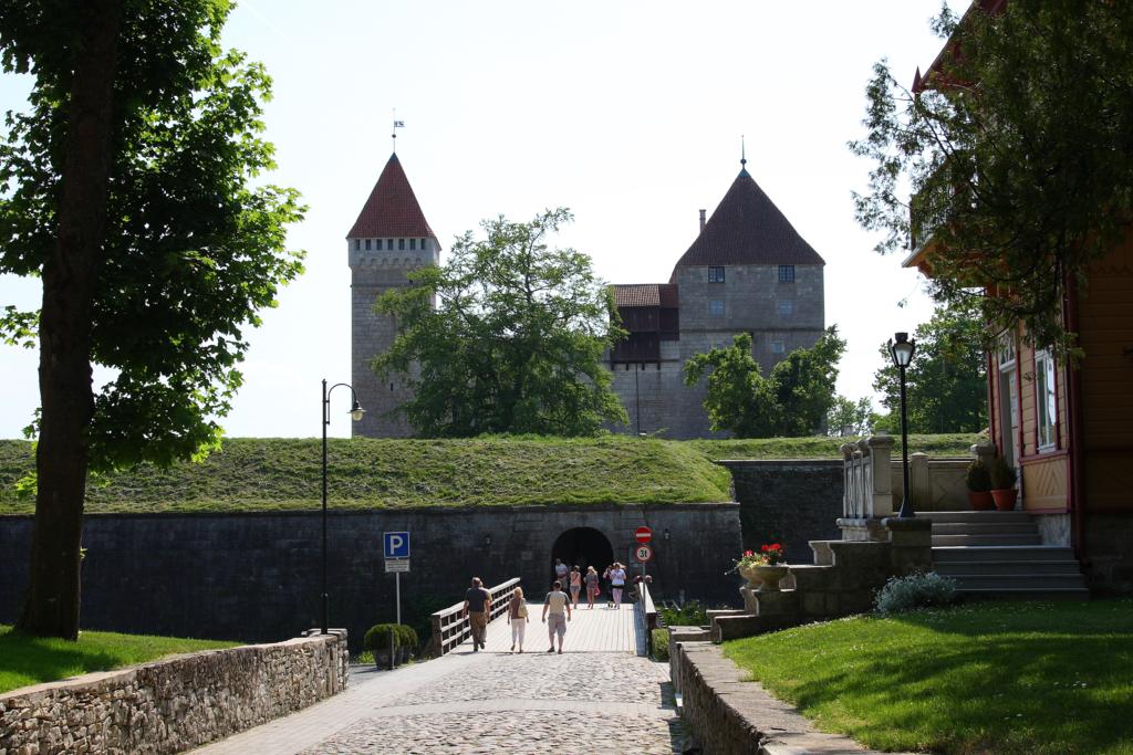 Wasserburg Kuressaare auf der Ostsee Insel Saaremaa in Estland
am 10.06.2011.