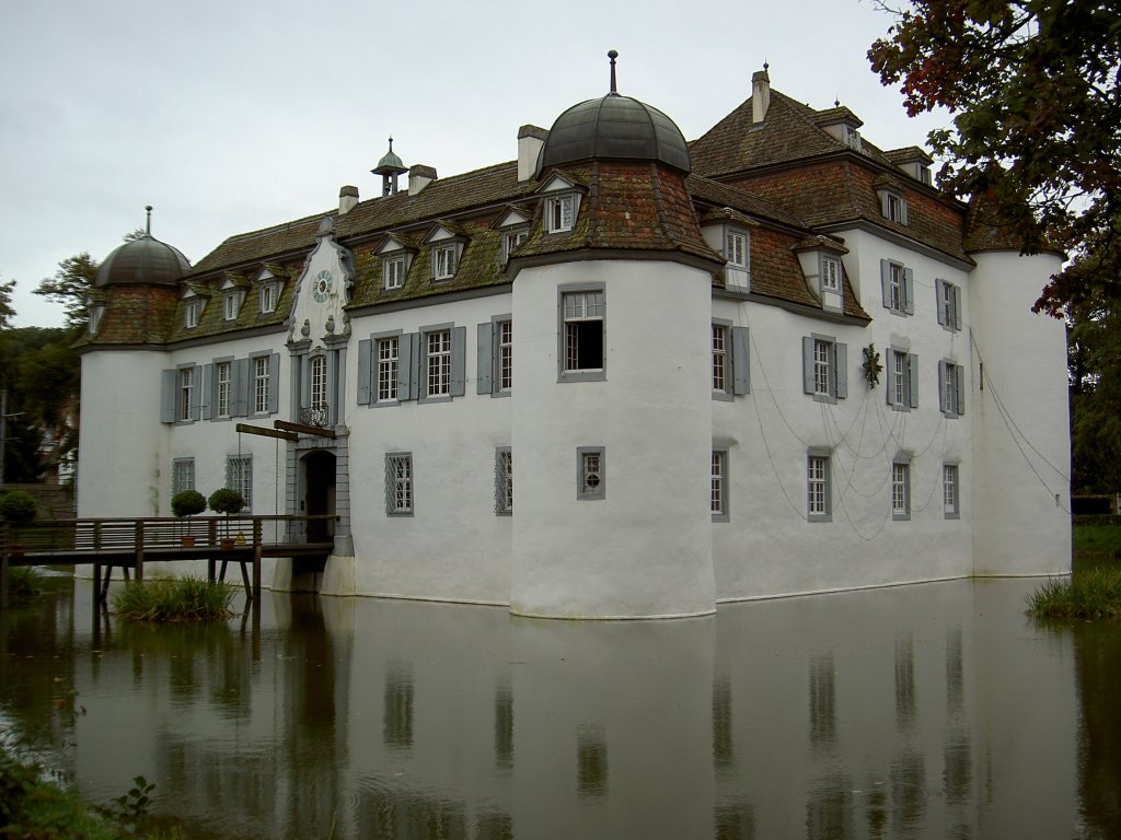 Wasserschloss Bottmingen, erbaut im 13. Jahrhundert, Umbau 1720 unter Johann Deucher, Kanton Basel (07.10.2012)