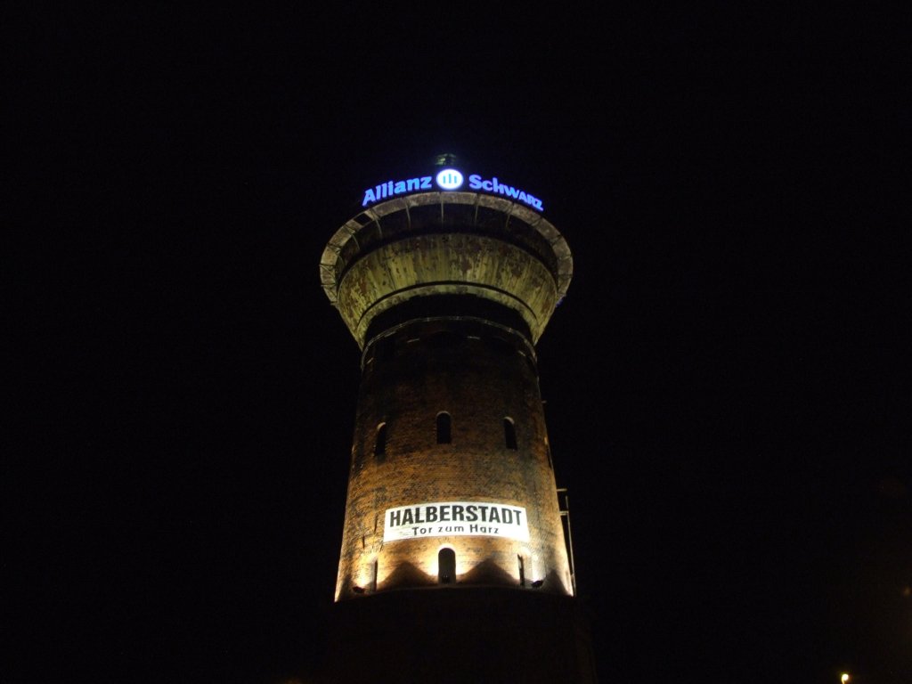Wasserturm in Halberstadt bei Nacht www.wasserturm-halberstadt.de