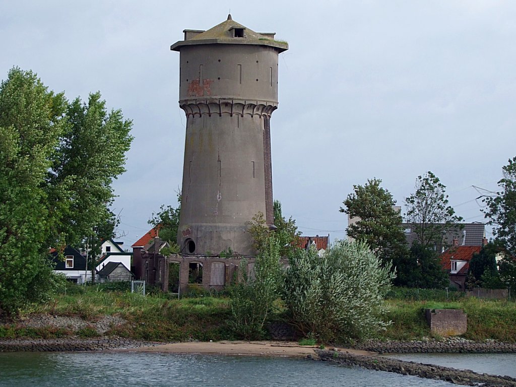 Wasserturm von SLIEDRECHT, entworfen im Jahr 1885 von Jan Schotel; Hhe 28,5m; Wasserreservoir 250m;110829