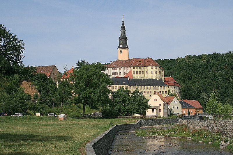 Weesenstein zwischen Heidenau und Glashtte, im schnen Mglitztal. Hier das idyllisch gelegene Schloss  Weesenstein 

Aufnahme vom 6.7.2008