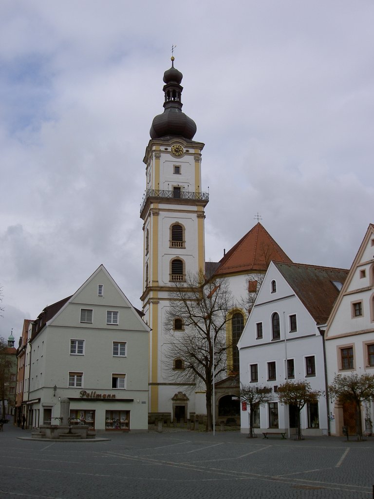 Weiden, Ev. St. Michael Kirche, erbaut von 1448 bis 1469, barocker Turm von 1792 
(22.04.2012)