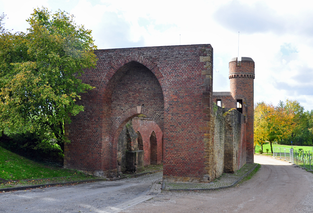 Weiertor von der Stadtseite in Zlpich - 24.10.2010