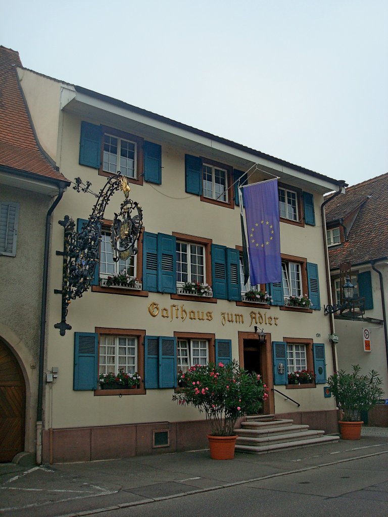 Weil am Rhein, Gasthaus zum Adler, das Haus wurde 1548 erbaut, beherbergt heute ein gehobenes Restaurant mit vielen Auszeichnungen, Juli 2011 