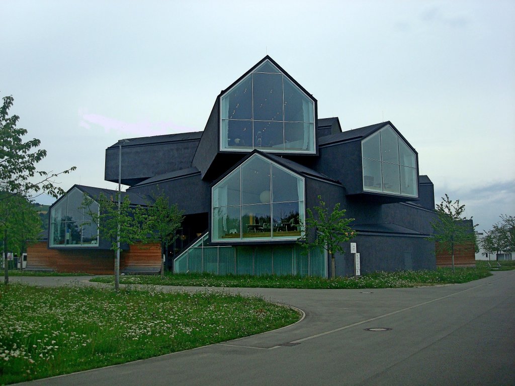 Weil am Rhein, das Vitra-Haus, wurde 2010 erffnet, zeigt Ausstellungen der Designefirma Vitra, Juli 2011