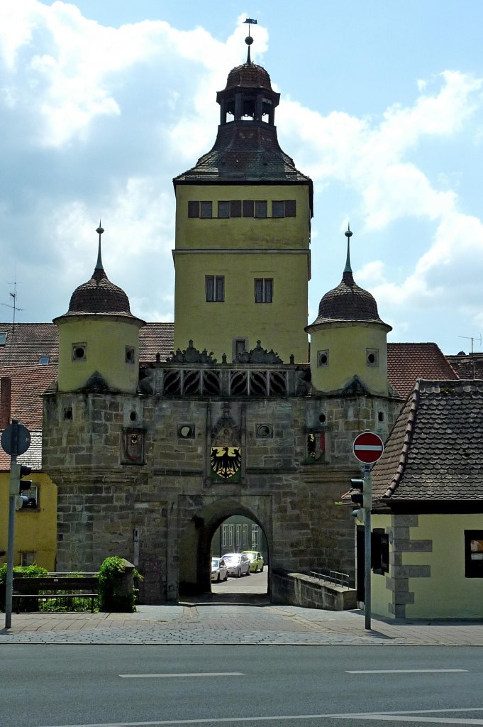 Weienburg, das Ellinger Tor stadteinwrts gesehen, stammt aus dem 14.Jahrhundert und zhlt zu den schnsten Stadttoren in Deutschland, Mai 2012