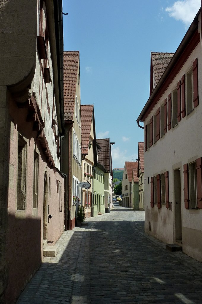 Weienburg, mittelalterliche Gasse am Stadttor, Mai 2012