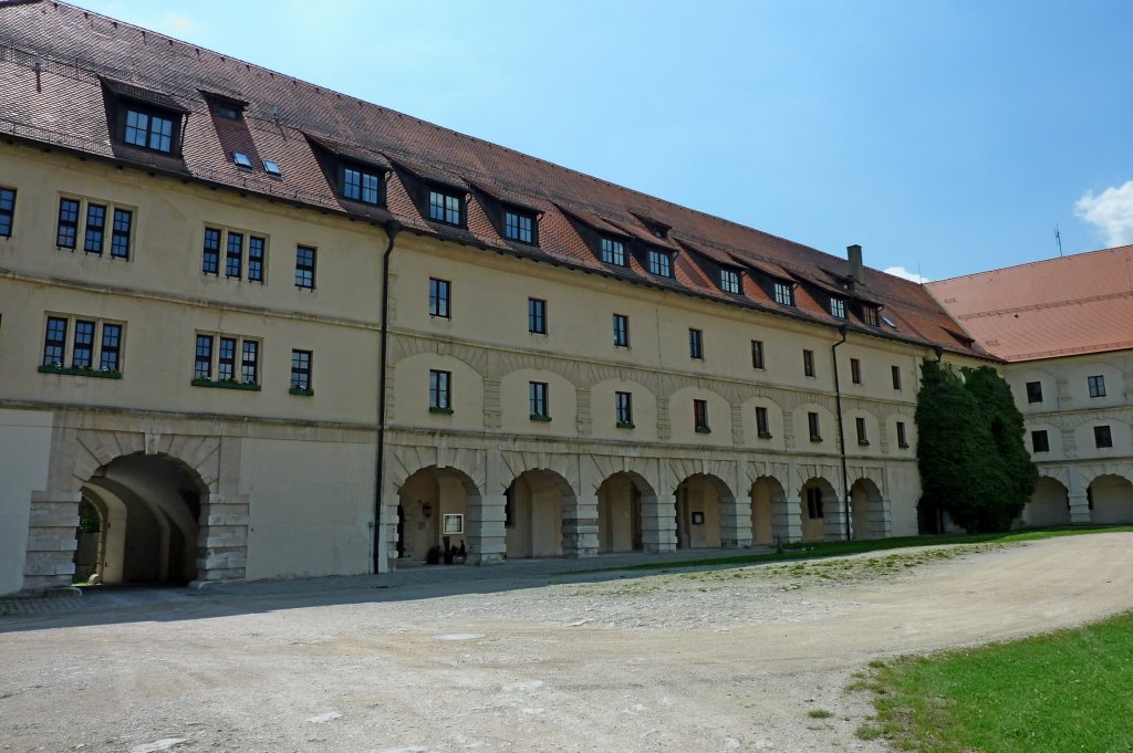 Weienburg, der Torflgel des Schloes auf der Festung Wlzburg, Mai 2012