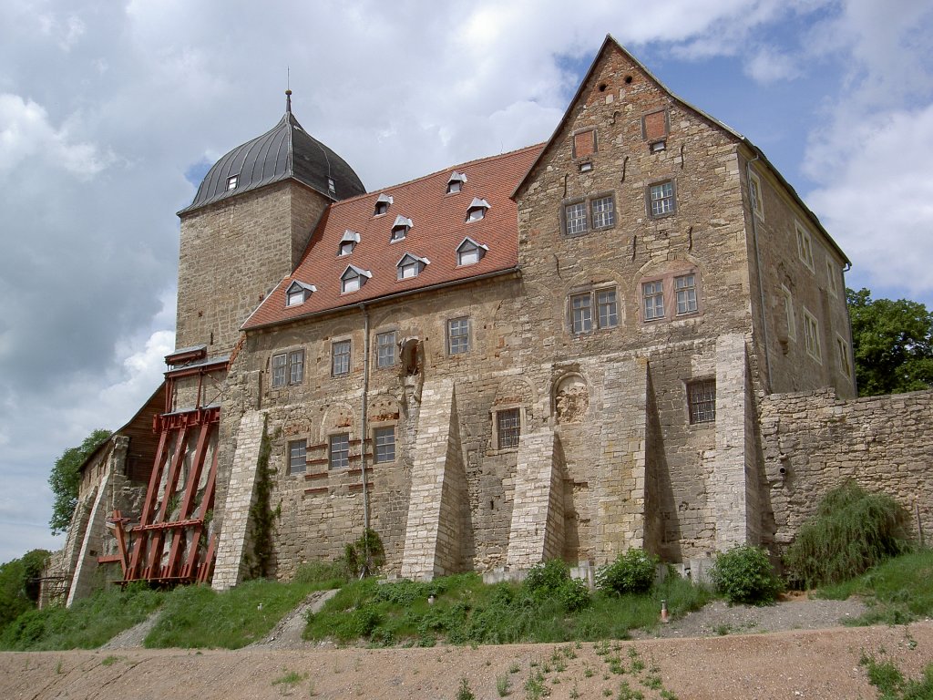 Weiensee, Runneburg, Palas und Wohnturm von Sden, erbaut ab 1168 durch Landgrfin Jutta Claricia von Thringen (12.06.2012)
