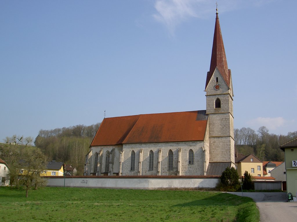 Weisskirchen, Pfarrkirche Maria Himmelfahrt, sptgotische vierjochige Hallenkirche (21.04.2013)
