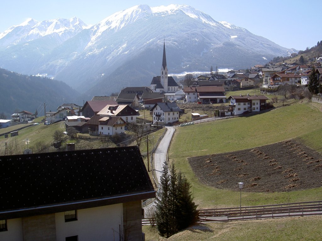 Wenns im Pitztal mit Aifen Spitze (2566 M.)und St. Johannes Kirche (01.04.2013)