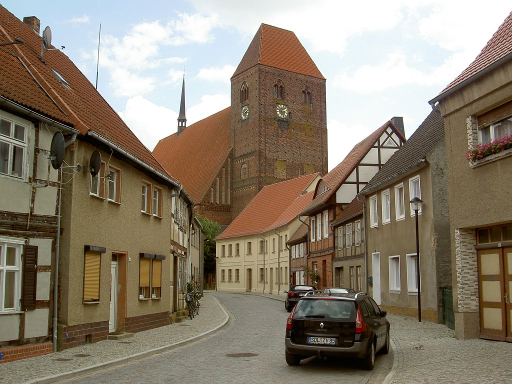 Werben, sptgotische St. Johannis Kirche, erbaut im 14. Jahrhundert (09.07.2012)