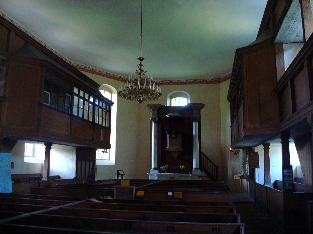 Wenig bei Torgau,
das schlichte Innere der 1.Radfahrerkirche in Deutschland,
die Kirche in der heutigen Form stammt aus den Jahren 1803-04,
Juni 2010 