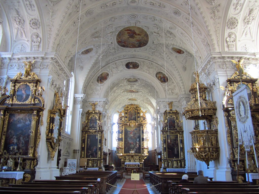 Wettenhausen, barocke Stiftskirche Maria Himmelfahrt, ehemalige Klosterkirche der
Augustiner Chorherren, Kreis Gnzburg (26.03.2012)