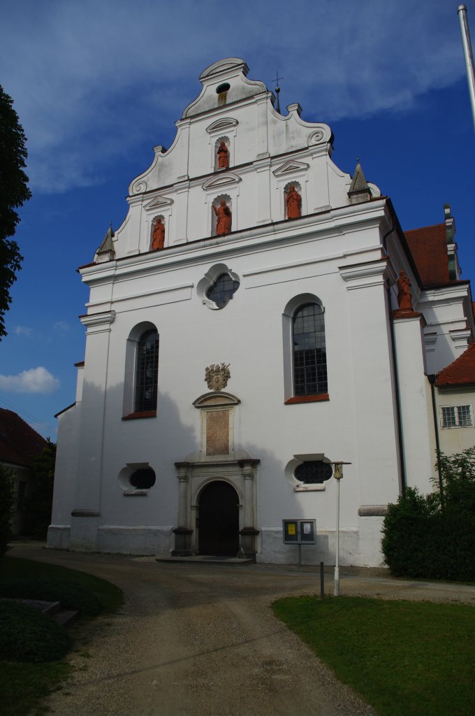 Wettenhausen, Stiftskirche Maria Himmelfahrt, erbaut im 17. Jahrhundert unter 
Michael Thumb, Landkreis Gnzburg (07.07.2011)