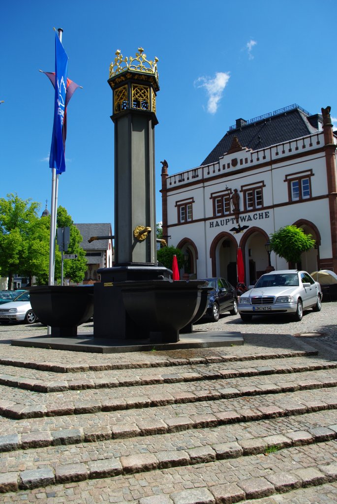 Wetzlar, Brunnen und alte Wache am Domplatz (30.05.2009)