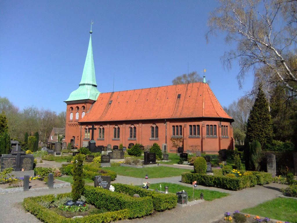 Wie versprochen gibt es jetzt immer mal ein Bild aus Moorburg, um zu zeigen, das Moorburg mehr ist als das Kraftwerk. Es lohnt sich Moorburg nicht nur auf das Kraftwerk zu reduzieren. Zu sehen ist die Maria Magdalena Kirche zu Hamburg-Moorburg. Die Kirche wurde in den Jahren 1596 - 1597 erbaut. Whrend das uere Erscheinungsbild immer mal verndert wurde, ist die barocke Innenaustattung komplett erhalten geblieben. Im Gegensatz zu anderen Kirchen stammt in Moorburg die ganze Ausstattung von nur einem Knstler, nmlich Valentin Preu. Weitere Arbeiten von Preu finden sich zum Beispiel in Hamburg-Moorfleet und in Meldorf. Fr Besichtigungen bite Kontakt mit mir aufnehmen. Aufnahme vom 10.04.2011