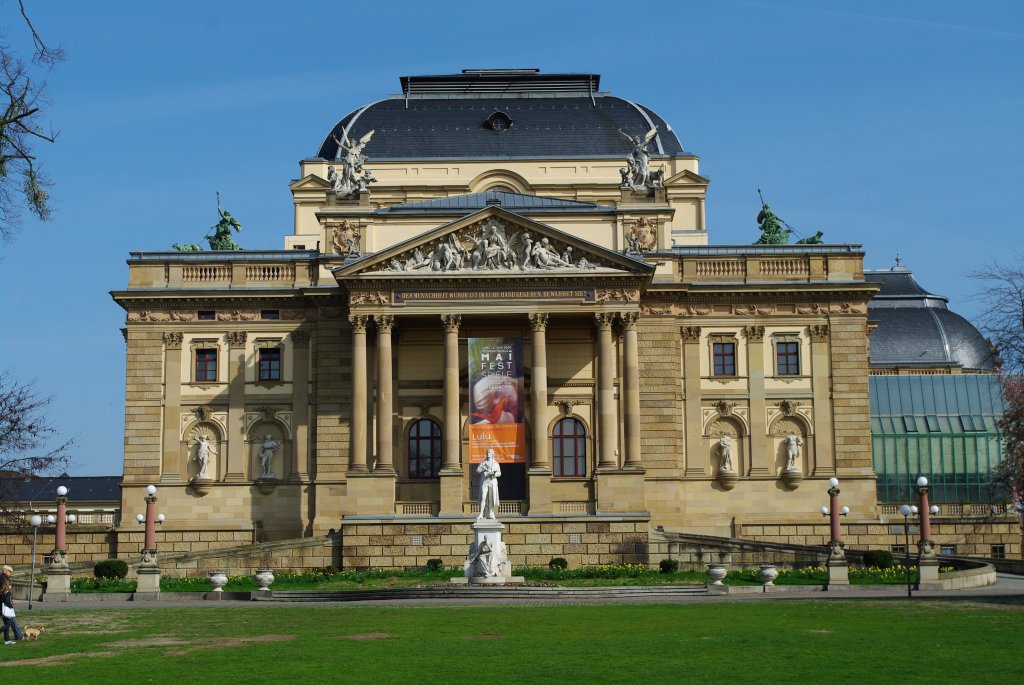 Wiesbaden, Hessisches Staatstheater, erbaut von 1892 bis 1894 durch Ferdinand 
Fellner und Hermann Helmer (10.04.2009)