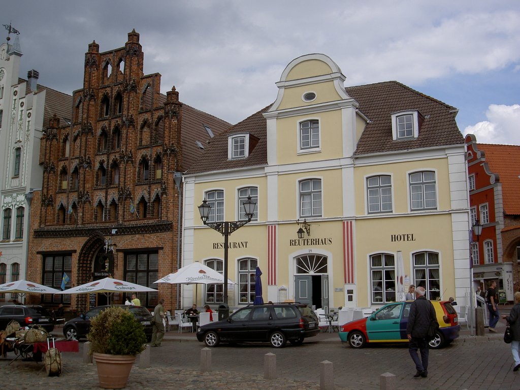 Wismar, Haus Alter Schwede und Reuterhaus am Marktplatz (12.07.2012)