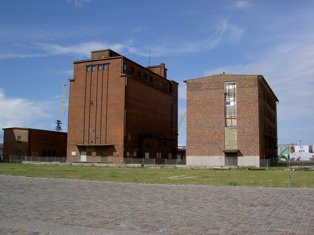 Wismar, Speicher am alten Hafen (12.07.2012)