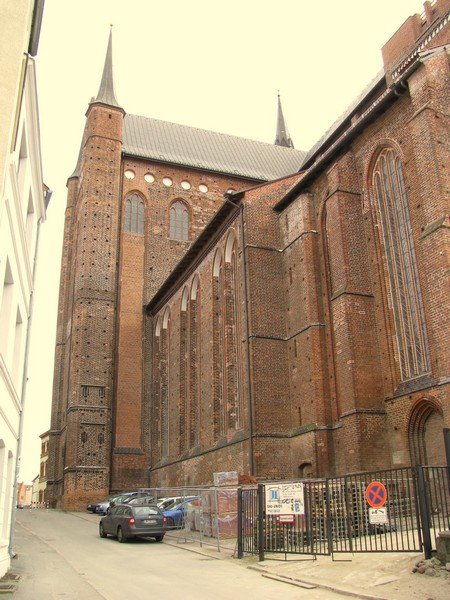 Wismar; St.-Georgen-Kirche vom St.-Georgen-Kirchhof, 07.03.2010
