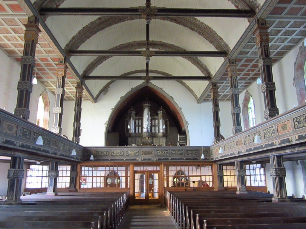 Wittenberg, Christuskirche, Kircheninnere mit umlaufenden Emporen, Ausmalung von 
August Oetken (18.03.2012)