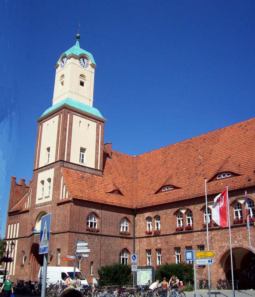 Wittstock/Dosse, Rathaus, 1905 umgebaut, unter Einbeziehung der mittelalterlichen Gerichtslaube und des Kellers des Vorgngerbaus (20.07.2010)