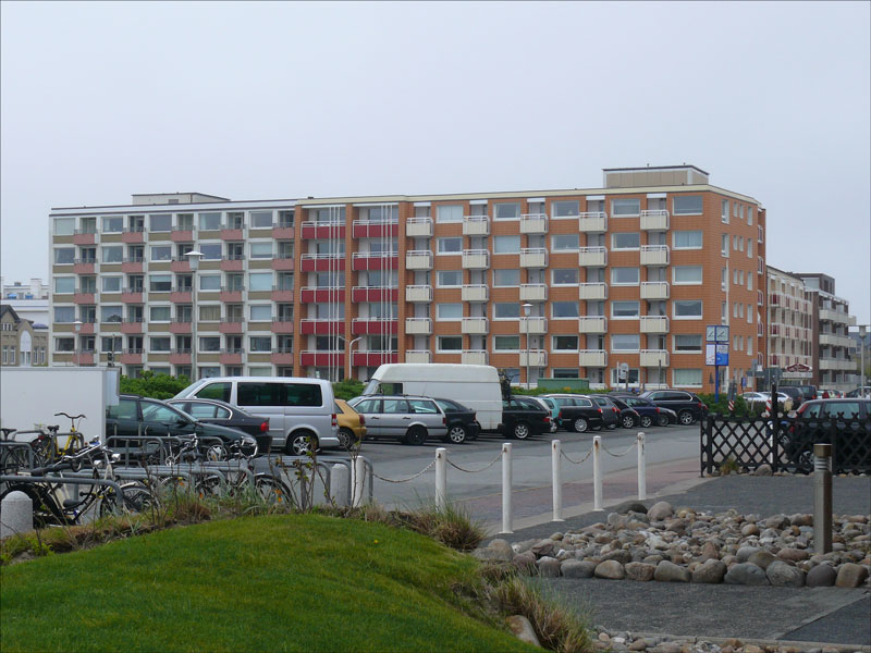 Wohnblocks in Westerland auf Sylt (1) - einem mondnen Seebad an der Nordsee; 23.05.2010
