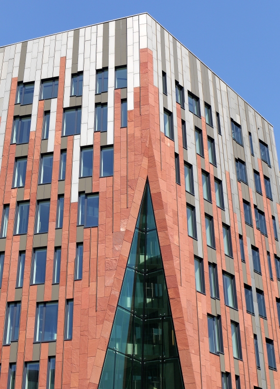 Wohnungsbau in Hamburgs Hafencity: das Gebude  Sumatra , entworfen von dem hollndischen Architekten Erick van Egeraat. Hoffentlich eine Belebung fr den neuen Stadtteil der Hansestadt. 25.4.2011