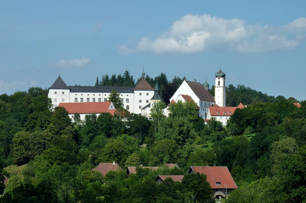 Wolfegg, Blick auf das Renaissanceschlo und die Pfarrkirche, Aug.2012