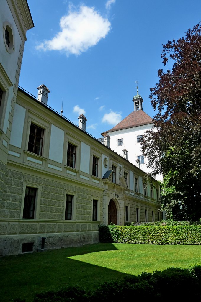 Wolfegg, Eingangstor zum Frstenschlo, Aug.2012