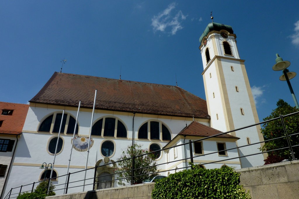 Wolfegg, die katholische Pfarrkirche St.Katharina neben dem Schlo, 1733-36 von Joh.Georg Fischer erbaut, gehrt zu den prachtvollsten Barockkirchen in Oberschwaben, Aug.2012