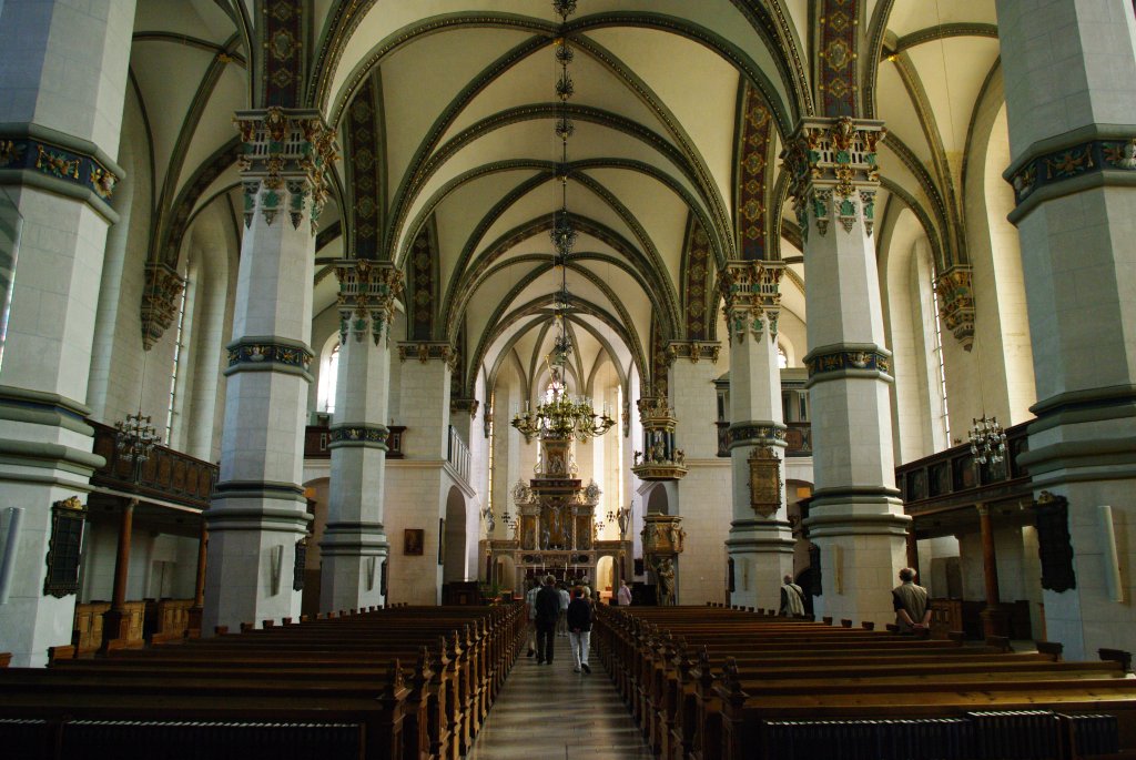 Wolfenbttel, Marienkirche, Hochaltar von 1623, Kanzel von 1619, Chorgesthl mit
reichen Intarsienarbeiten, Kreis Wolfenbttel (07.05.2011)