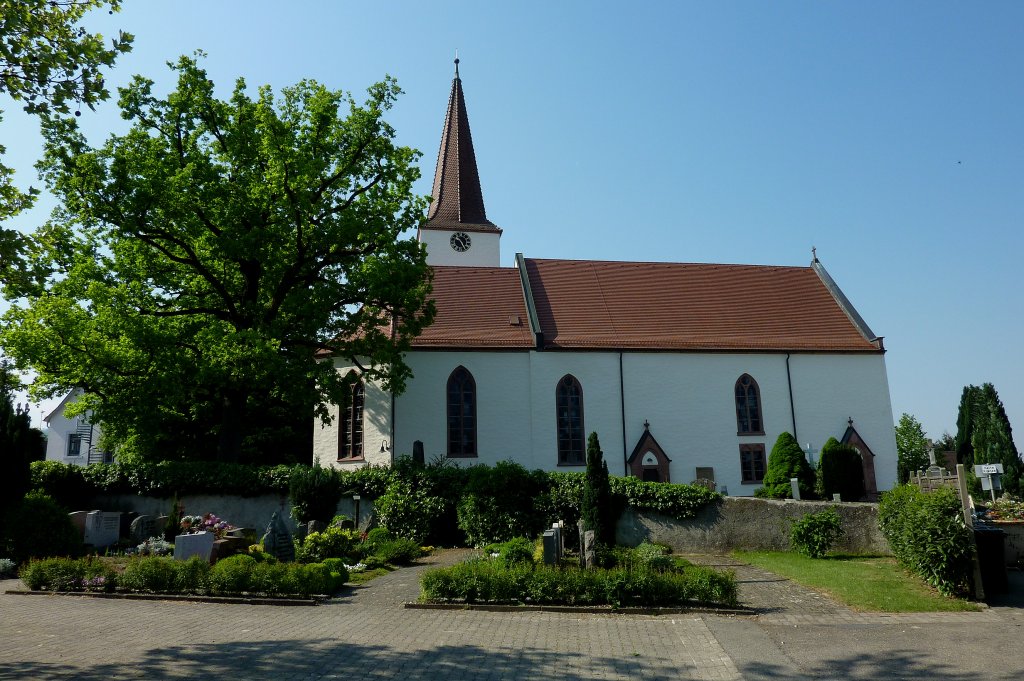 Wolfenweiler, bekannter Weinort im Markgrflerland, die evangeliche Kirche, April 2011